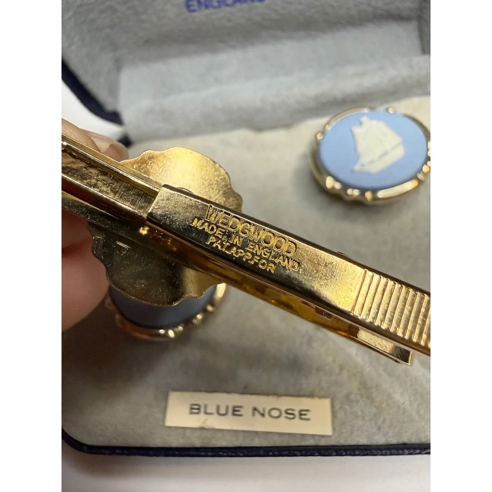 Wedgwood England Blue Jasperware Blue Nose Schooner Cufflinks Tie Bar Set Boxed